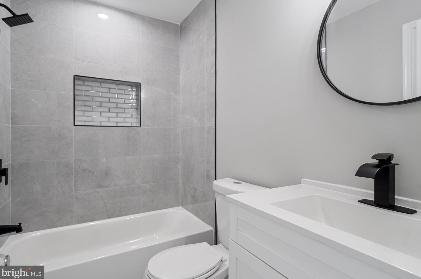 3200 Piedmont Ave, Baltimore MD  21216-1932 exterior