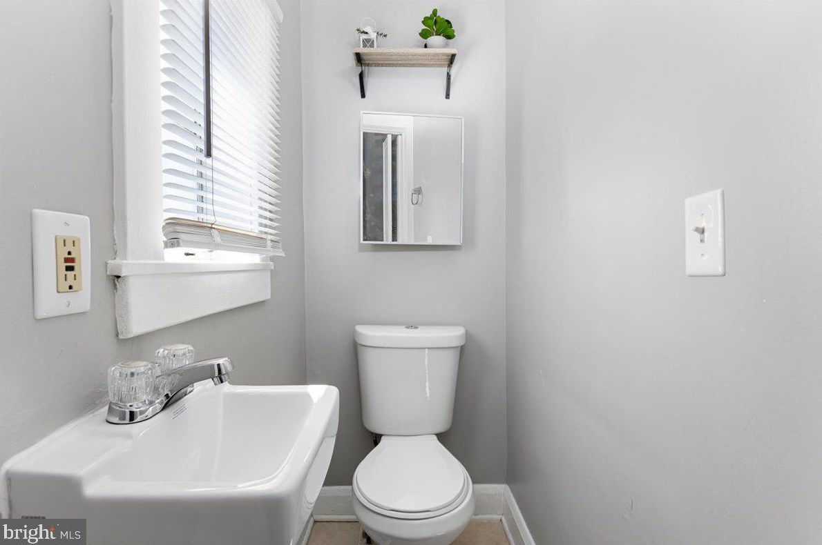 835 Montford Ave, Baltimore MD  21205-1619 exterior