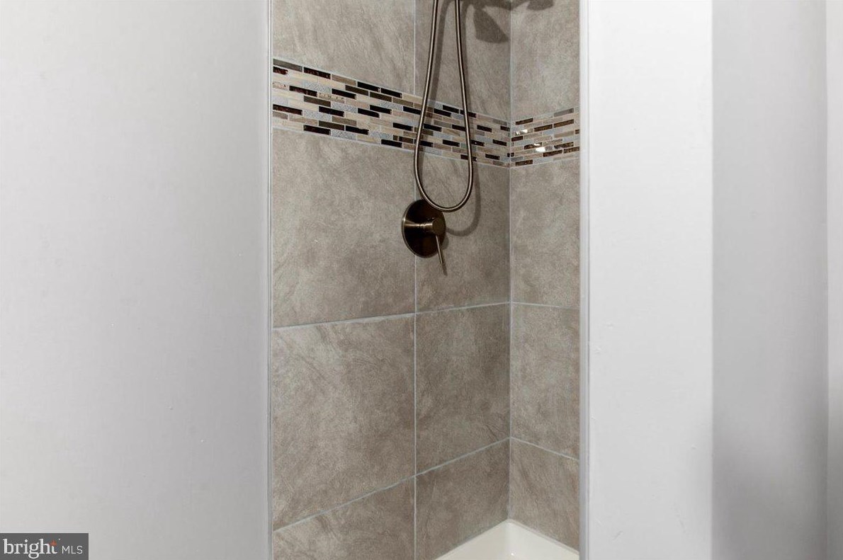 419 Kenwood Ave, Baltimore MD  21224-1211 exterior