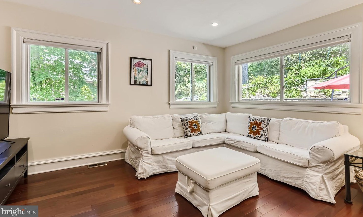 14 Edgevale Rd, Baltimore MD  21210-2253 exterior