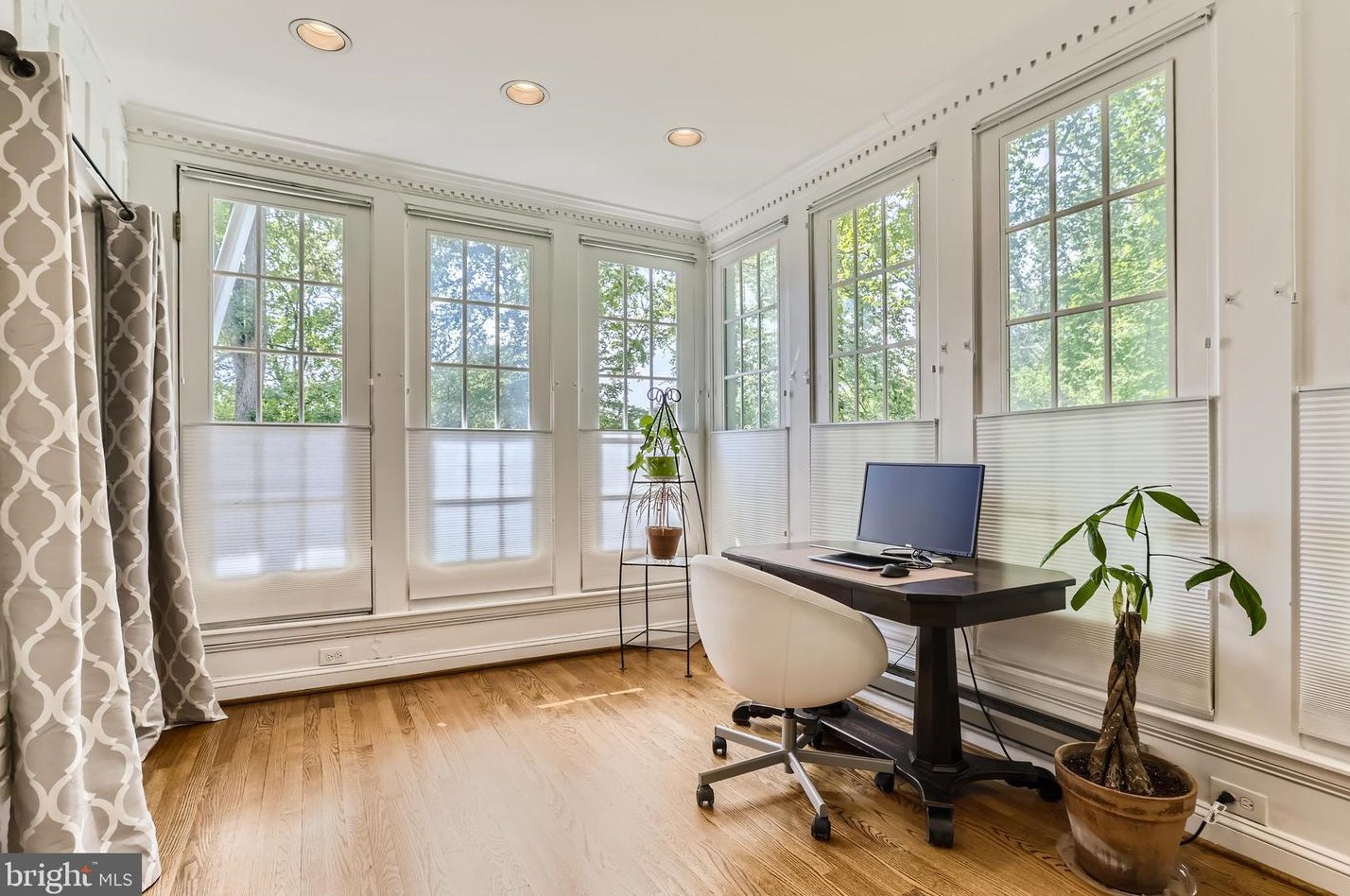 14 Edgevale Rd, Baltimore MD  21210-2253 exterior