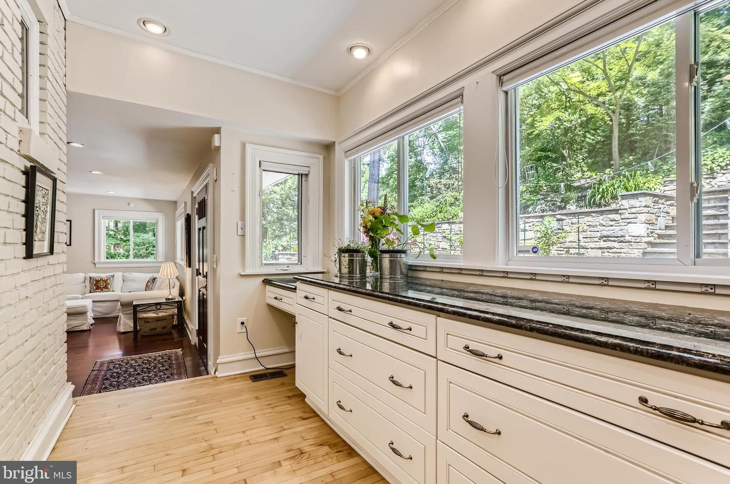 14 Edgevale Rd, Baltimore MD  21210-2253 exterior