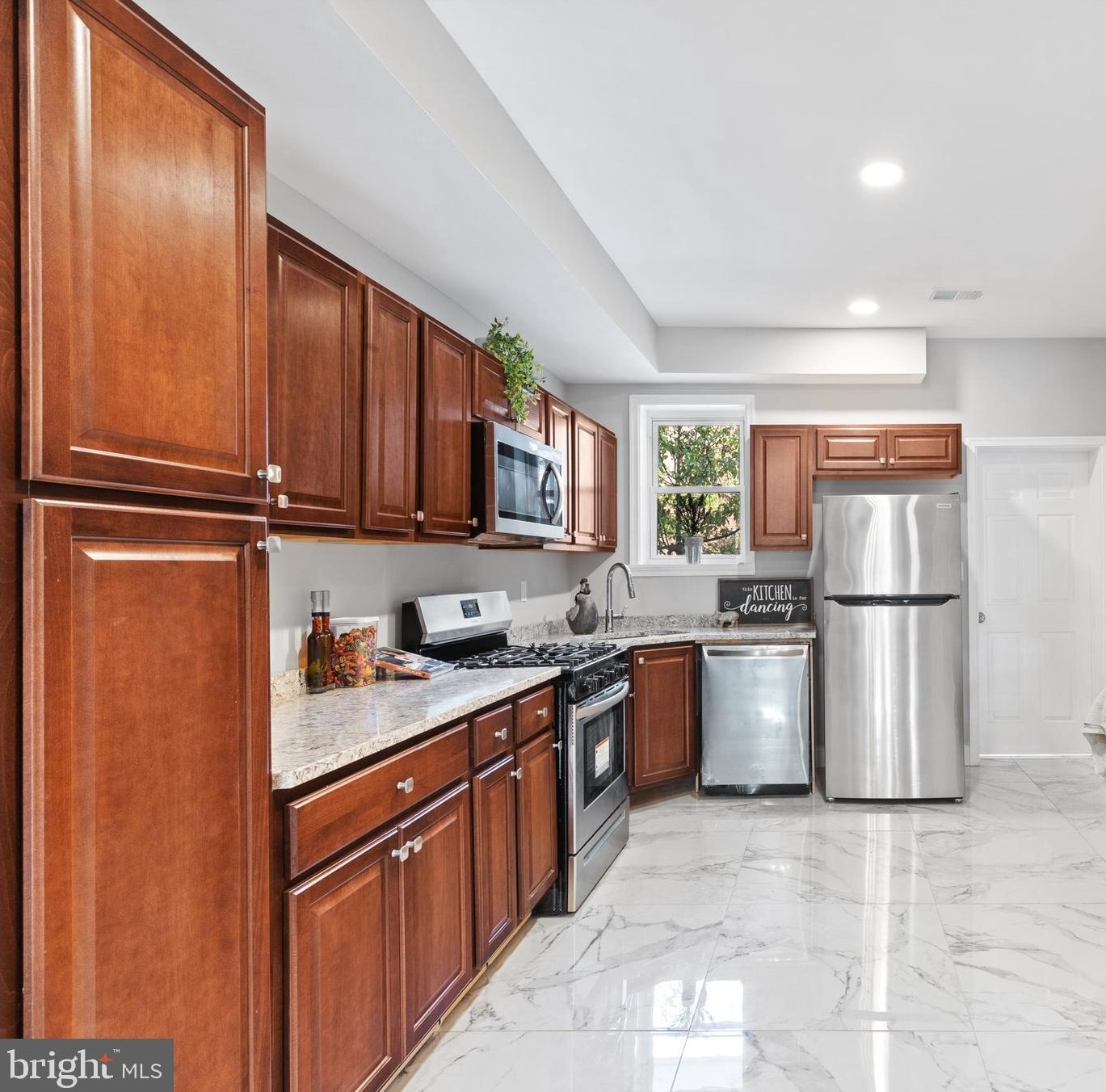 2809 The Alameda, Baltimore MD  21218-3728 exterior