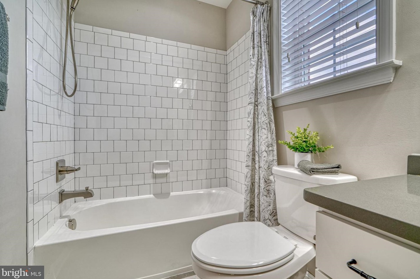 1200 Berry St, Baltimore MD 21211-1927 exterior