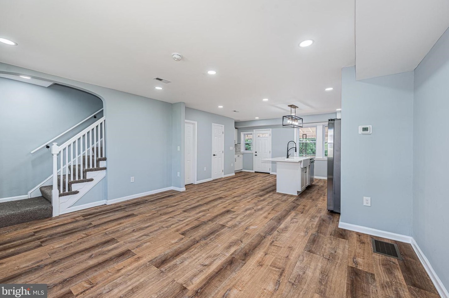 911 Allendale St, Baltimore, MD 21229-2012