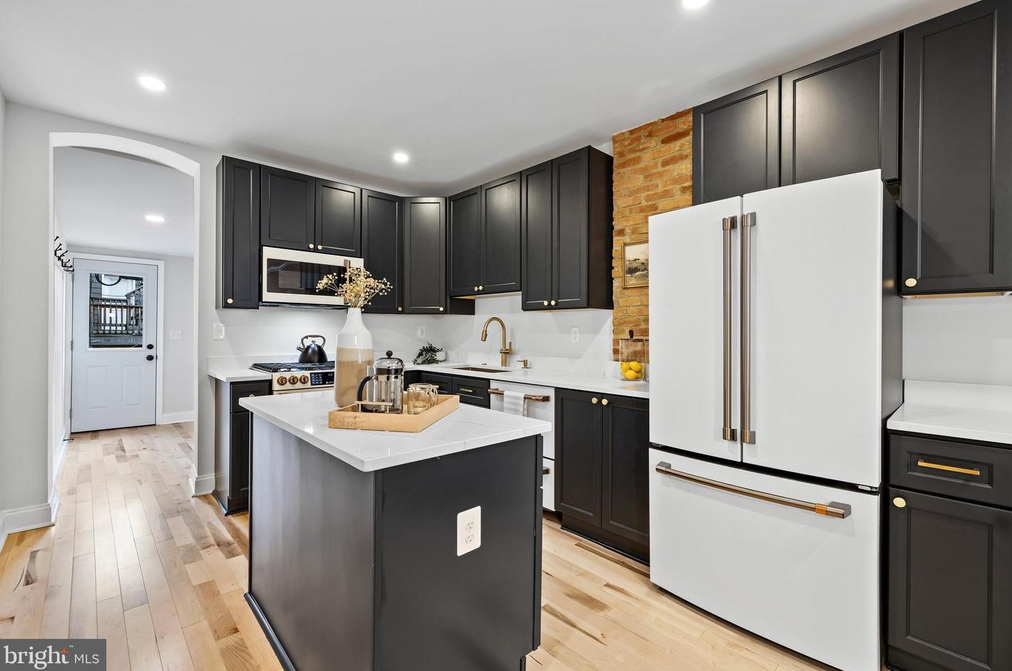 646 Curley St, Baltimore MD  21224-2737 exterior