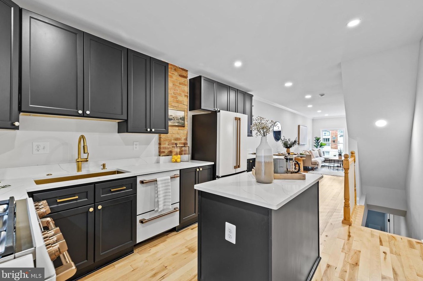 646 Curley St, Baltimore MD  21224-2737 exterior