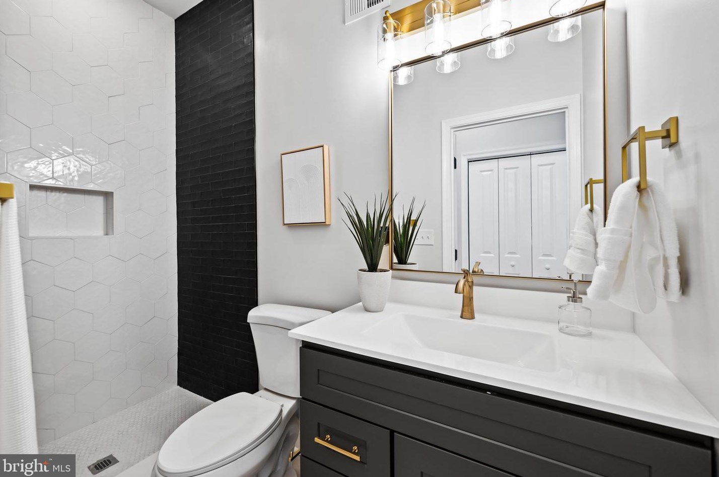 646 Curley St, Baltimore MD  21224-2737 exterior