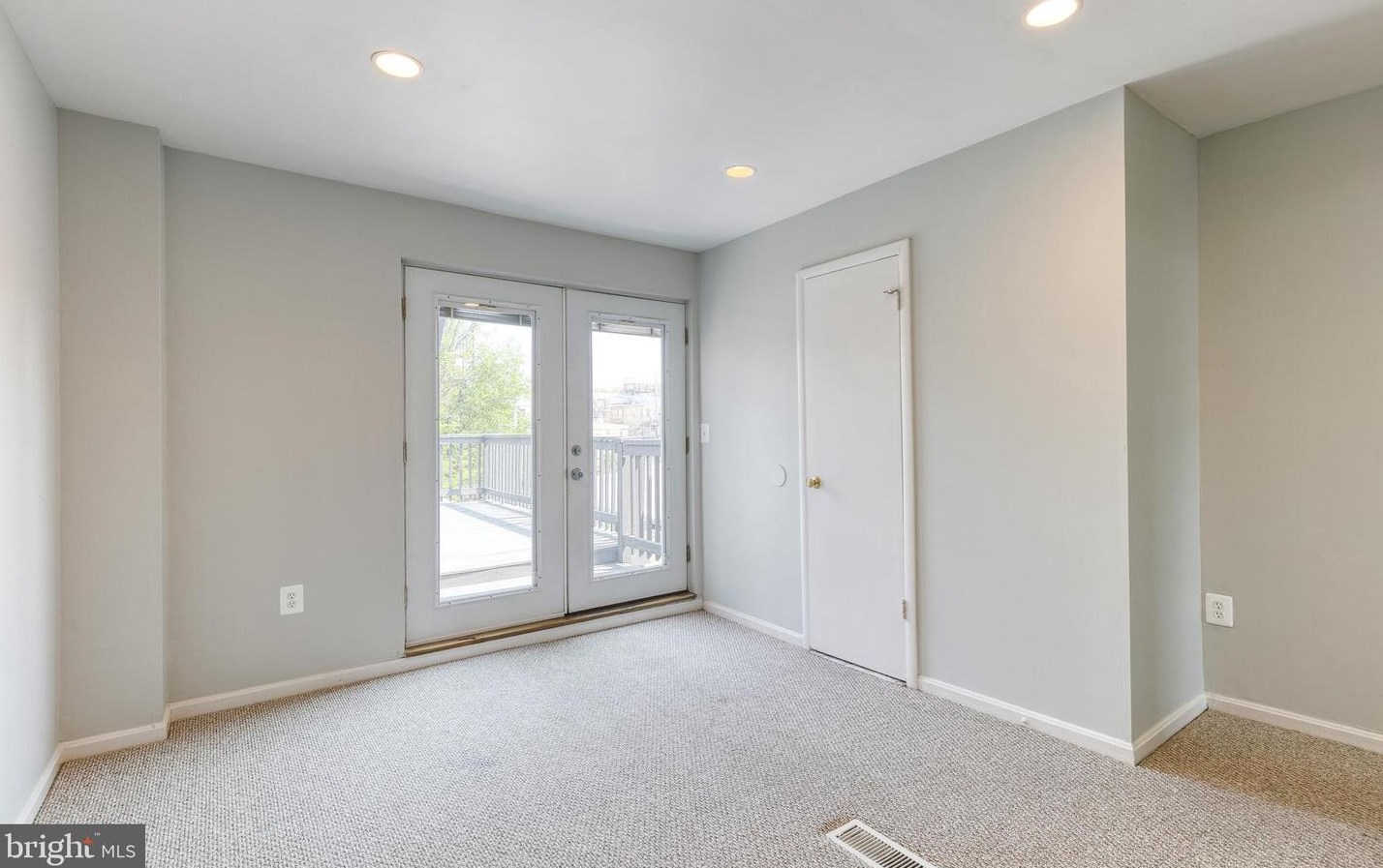 2002 Lombard St, Baltimore MD 21231-1010 exterior