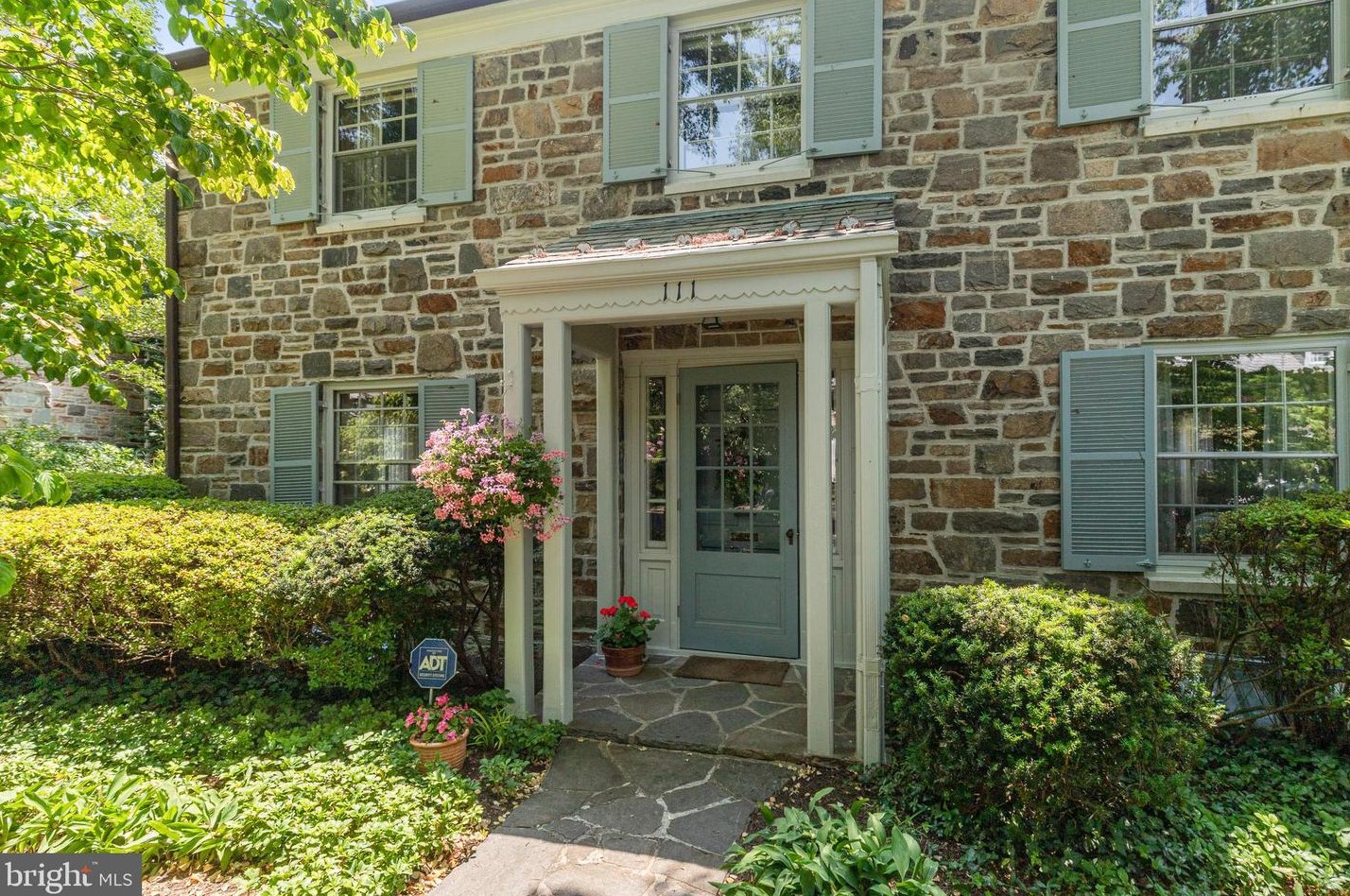 111 Croydon Rd, Baltimore, MD 21212-3302