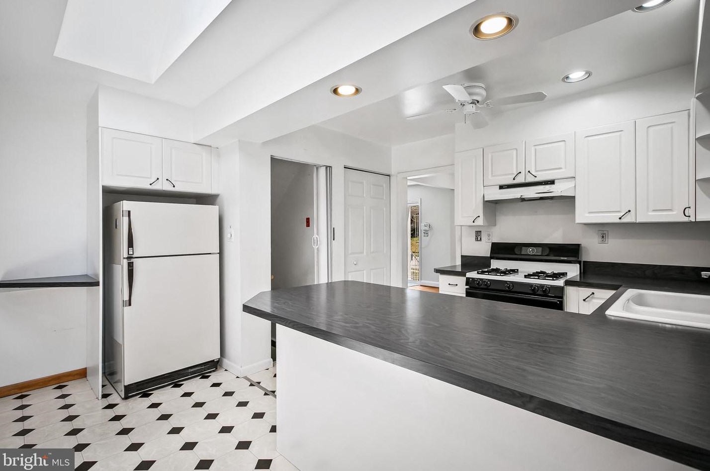 5016 Pilgrim Rd, Baltimore MD 21214-1541 exterior