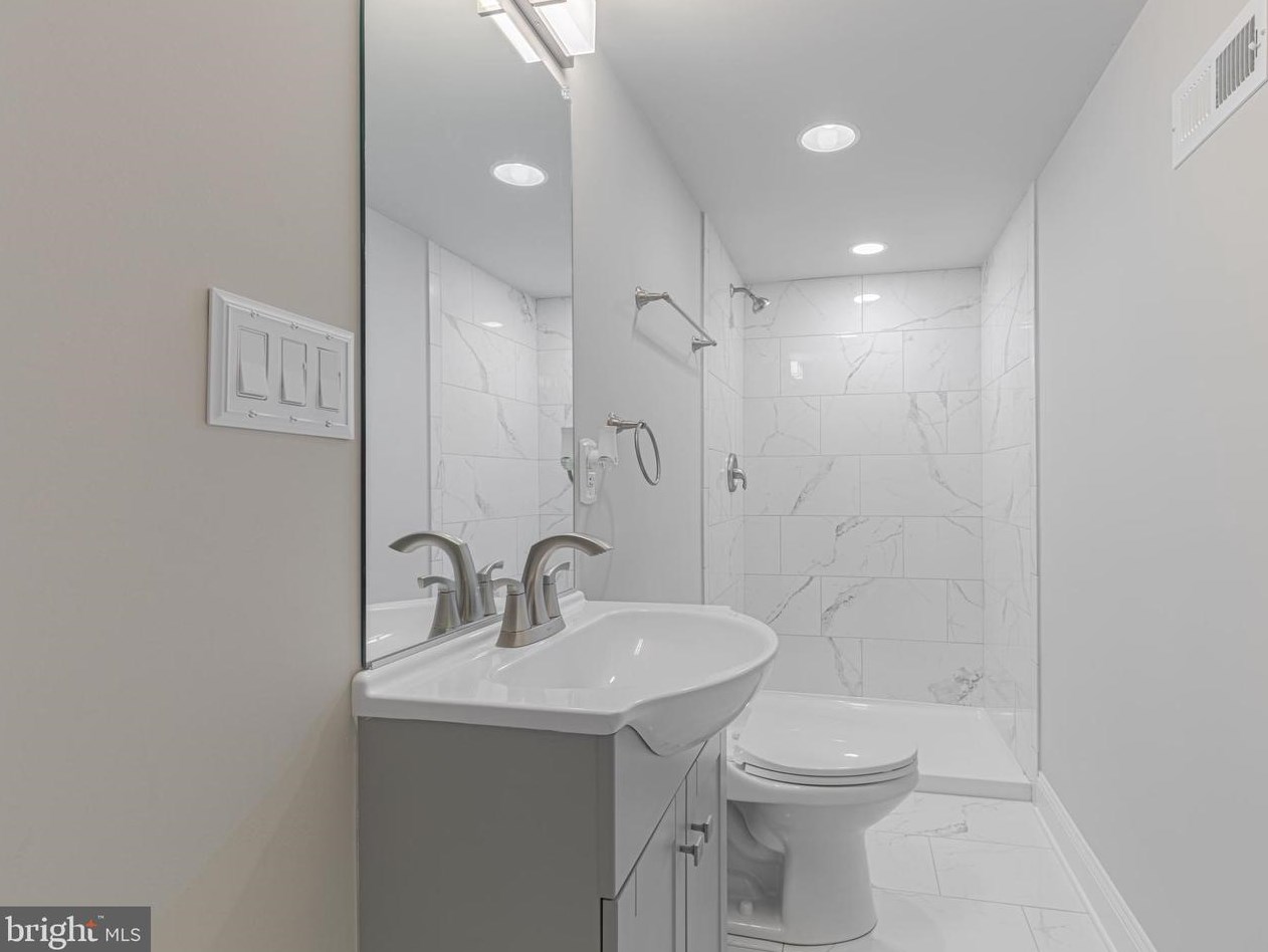 1420 Elmtree St, Baltimore MD  21226-1240 exterior
