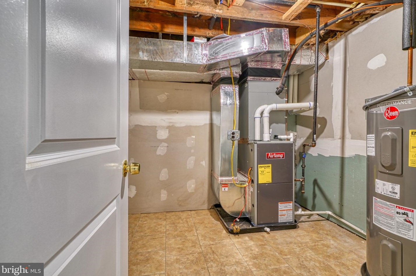 5210 The Alameda, Baltimore MD 21218-1357 exterior