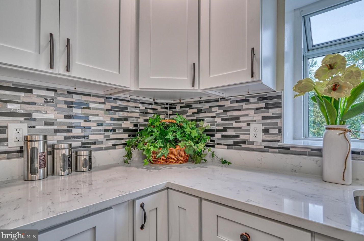 5210 The Alameda, Baltimore MD 21218-1357 exterior