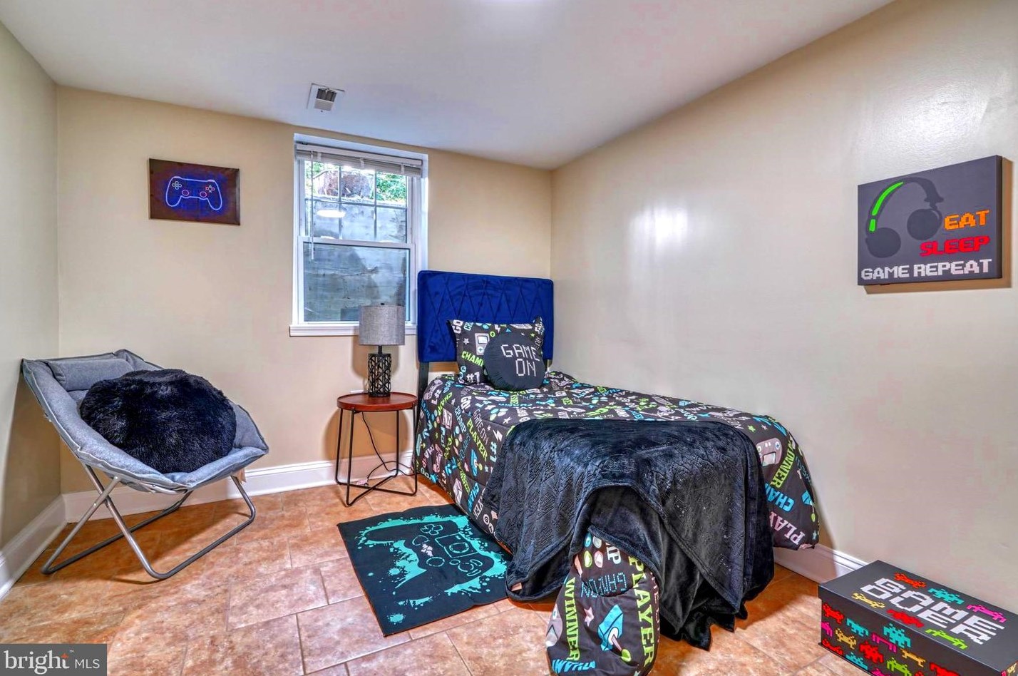 5210 The Alameda, Baltimore MD 21218-1357 exterior