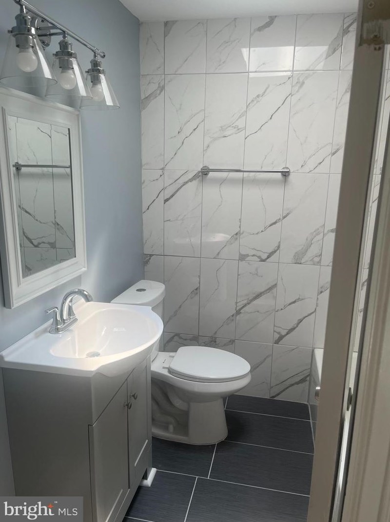 323 Allendale St, Baltimore, MD 21229-2909