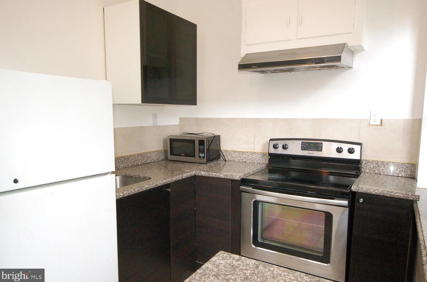 2015 Jefferson St, Baltimore MD  21205-2335 exterior