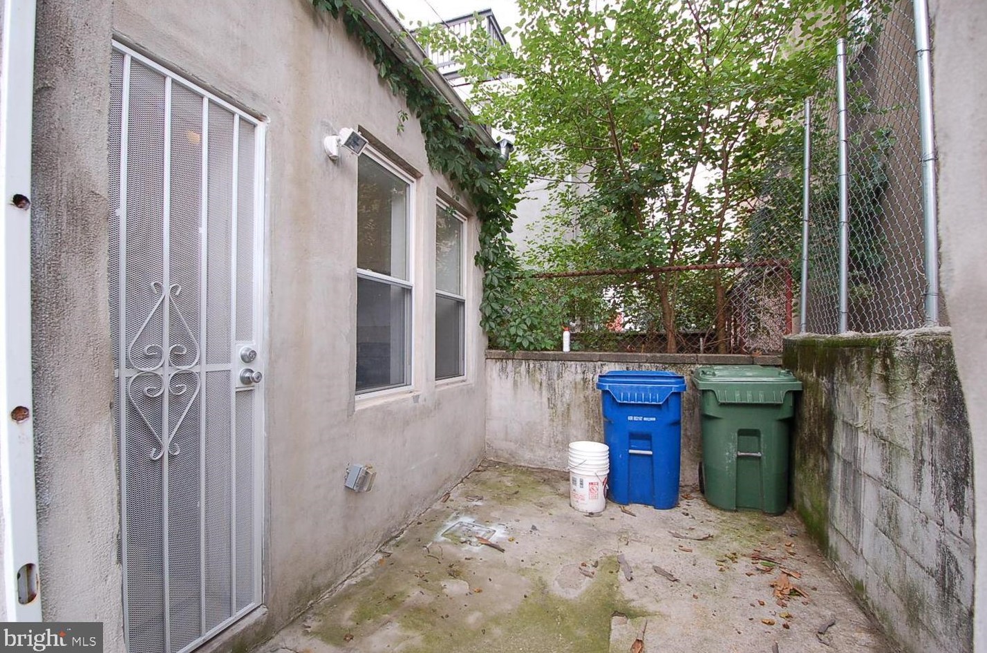 2015 Jefferson St, Baltimore MD  21205-2335 exterior