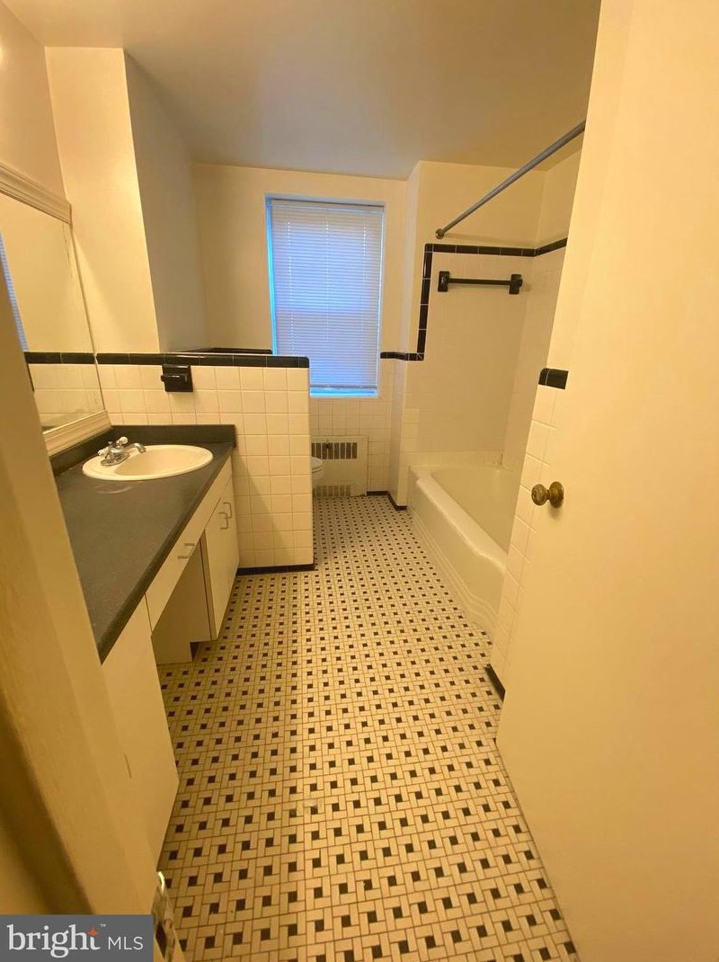 3601 Greenway, Baltimore MD  21218-2450 exterior