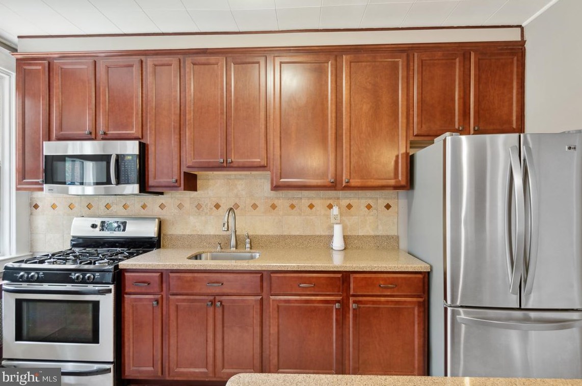 3241 Belmont Ave, Baltimore MD  21216-3807 exterior