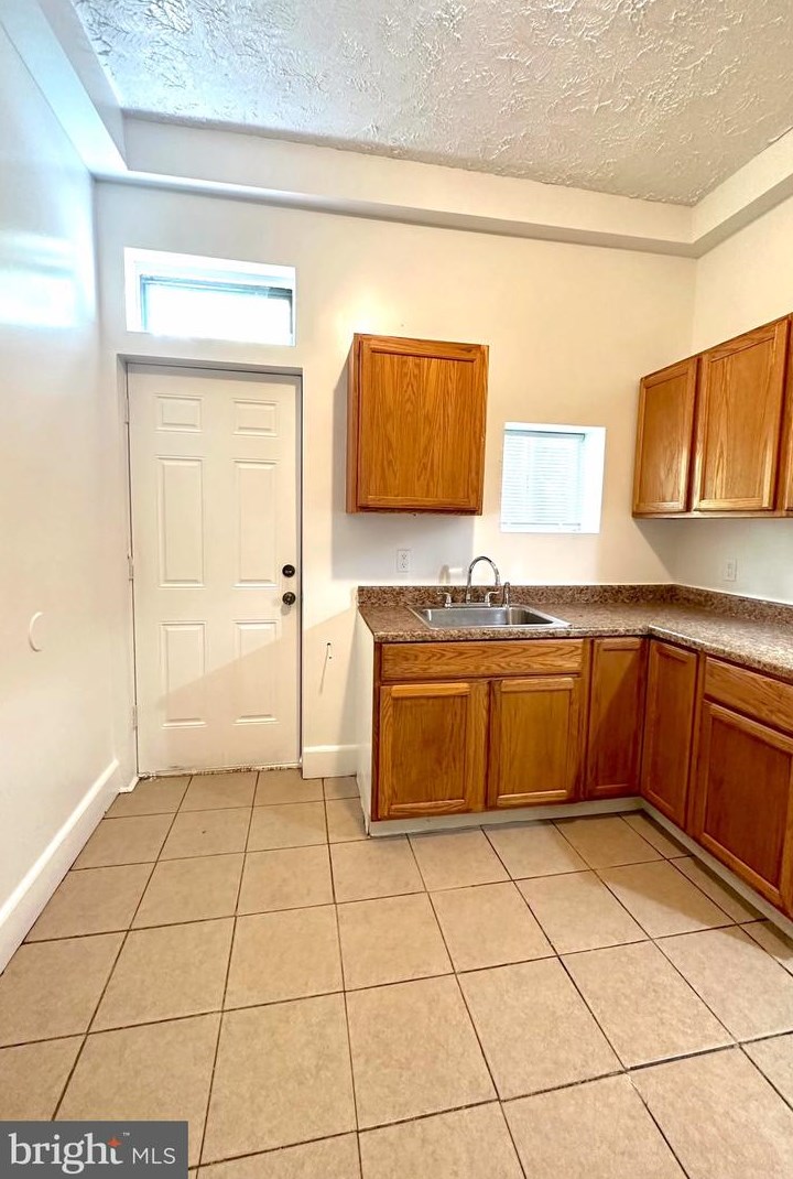 1818 Ruxton Ave, Baltimore MD  21216-3733 exterior