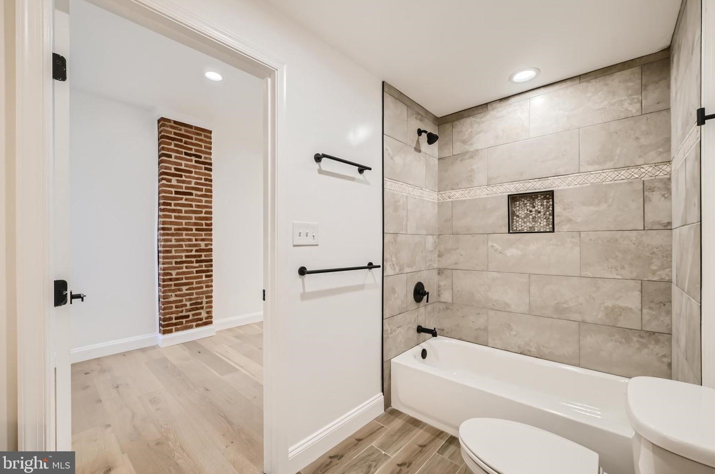 1606 Caroline St, Baltimore MD  21213-3332 exterior