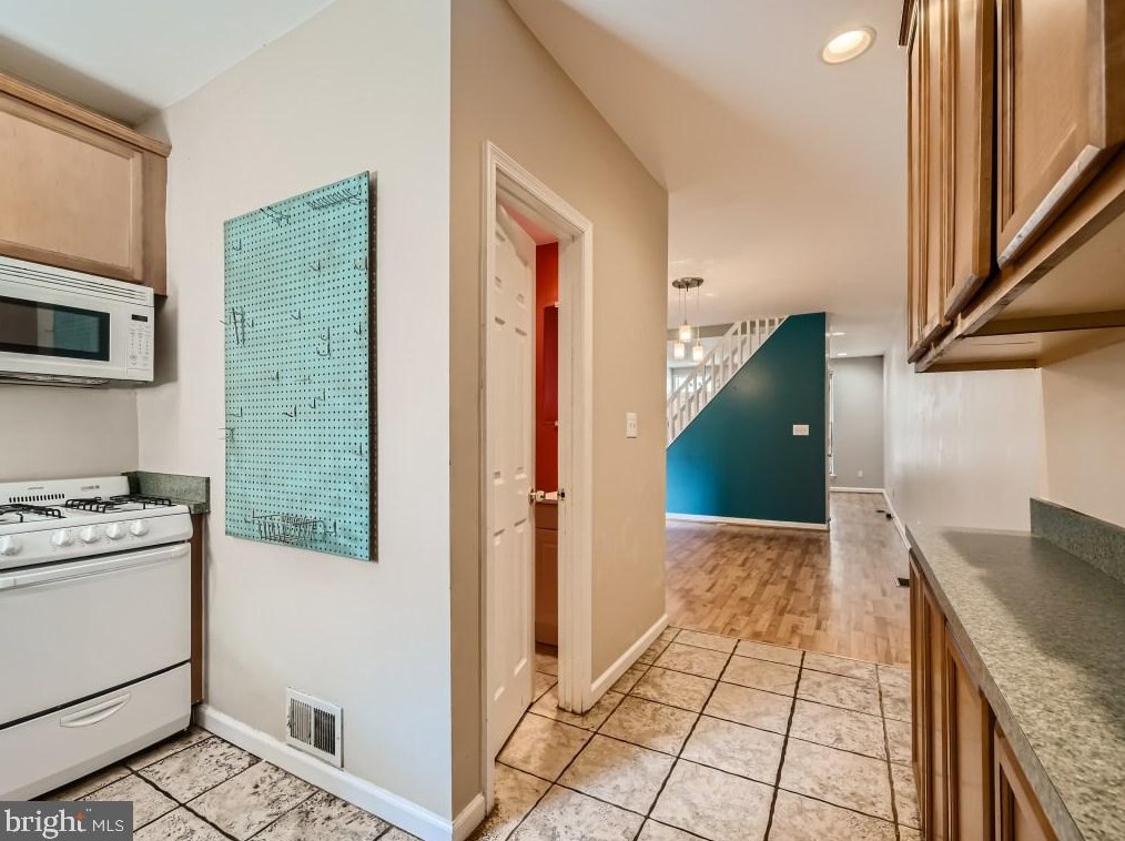 2705 Barclay St, Baltimore MD 21218-4707 exterior