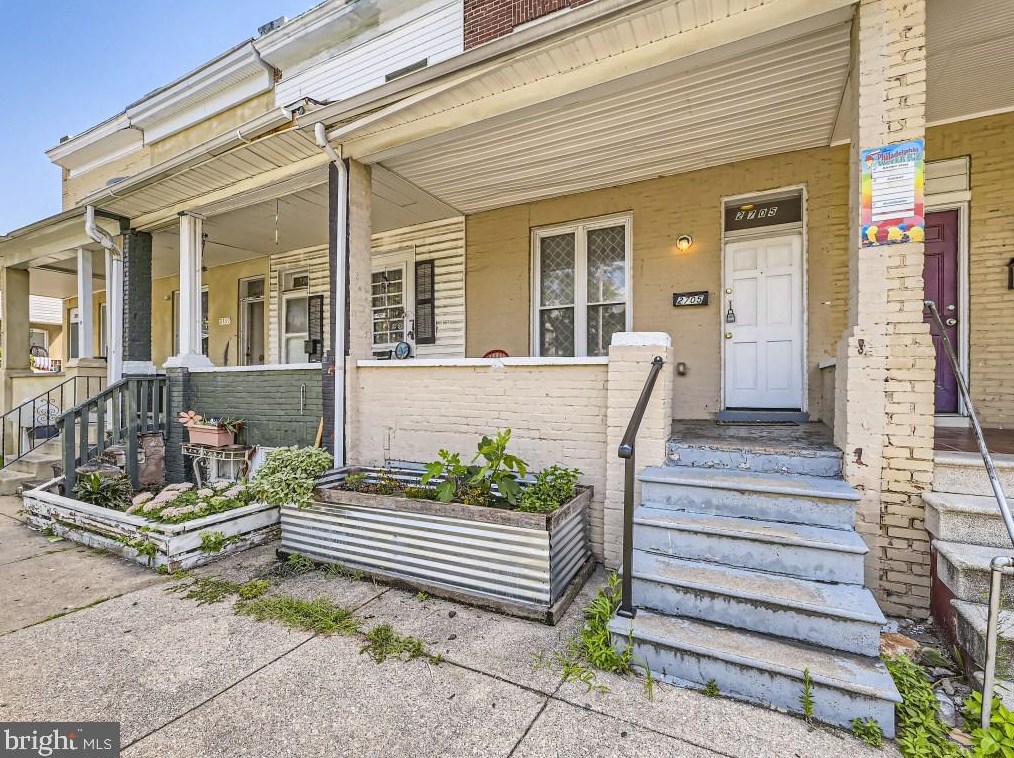 2705 Barclay St, Baltimore, MD 21218-4428