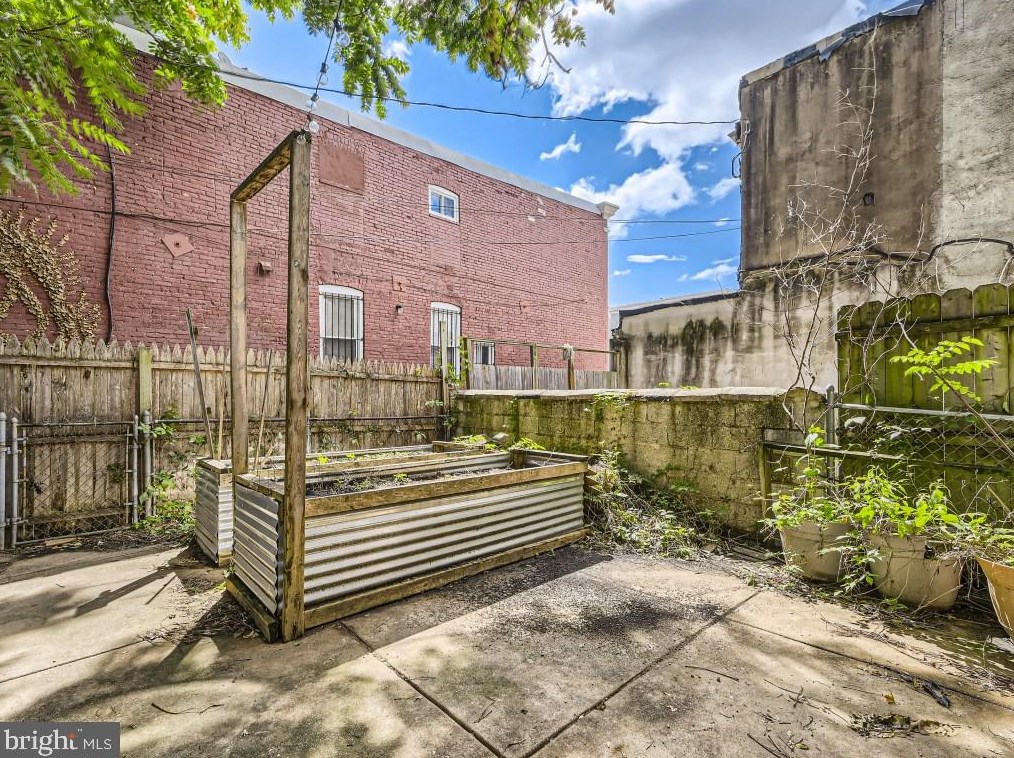 2705 Barclay St, Baltimore MD 21218-4707 exterior