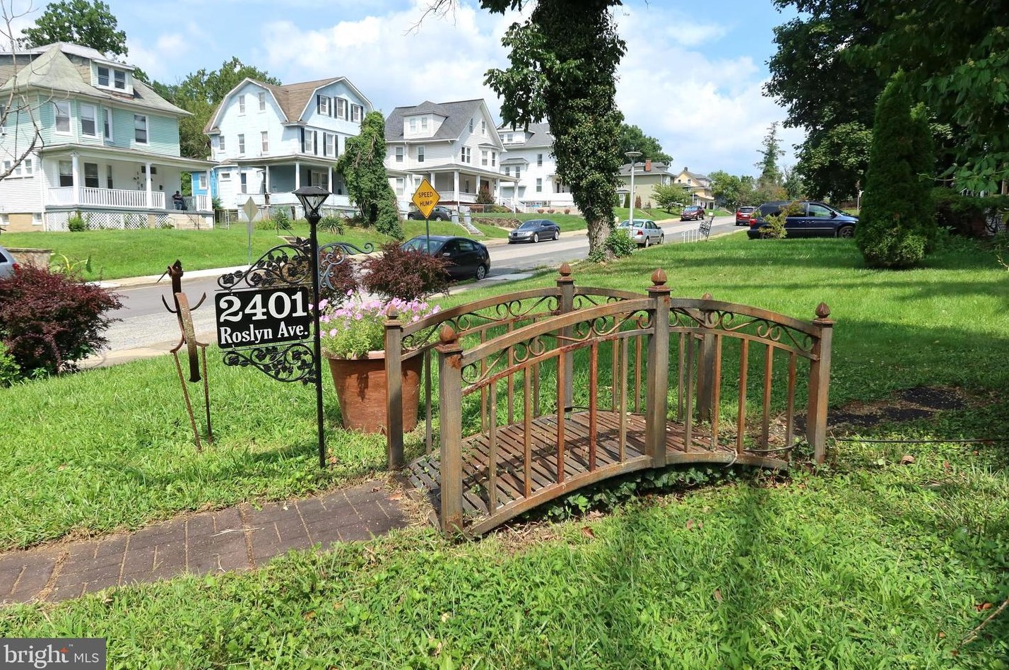2401 Roslyn Ave, Baltimore, MD 21216-2208
