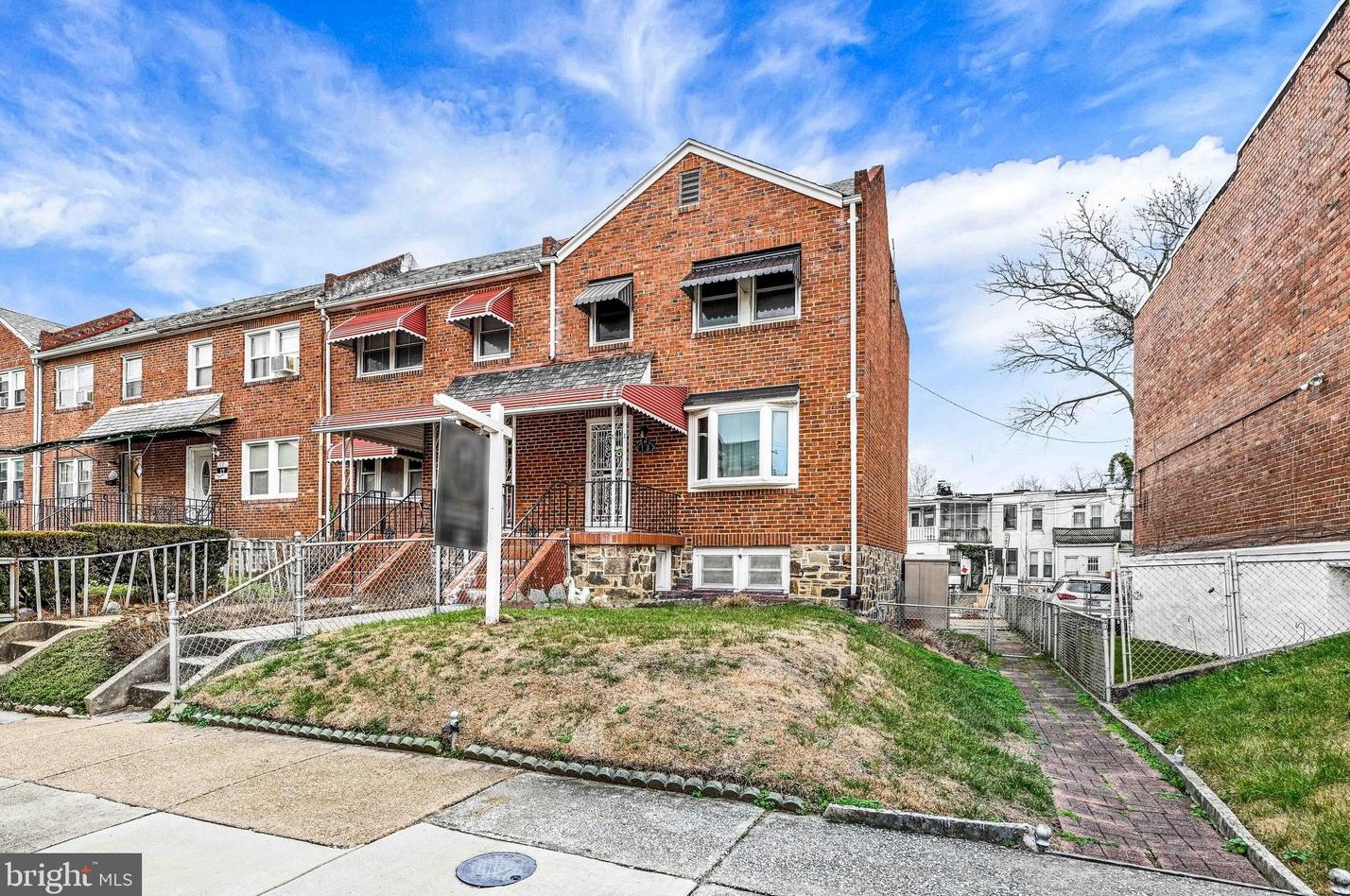 13 Kossuth St, Baltimore, MD 21229-3752