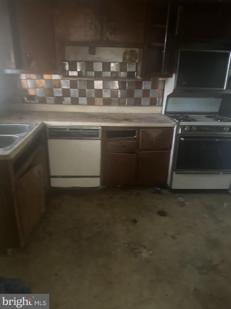 3498 Dolfield Ave, Baltimore MD  21215-7238 exterior