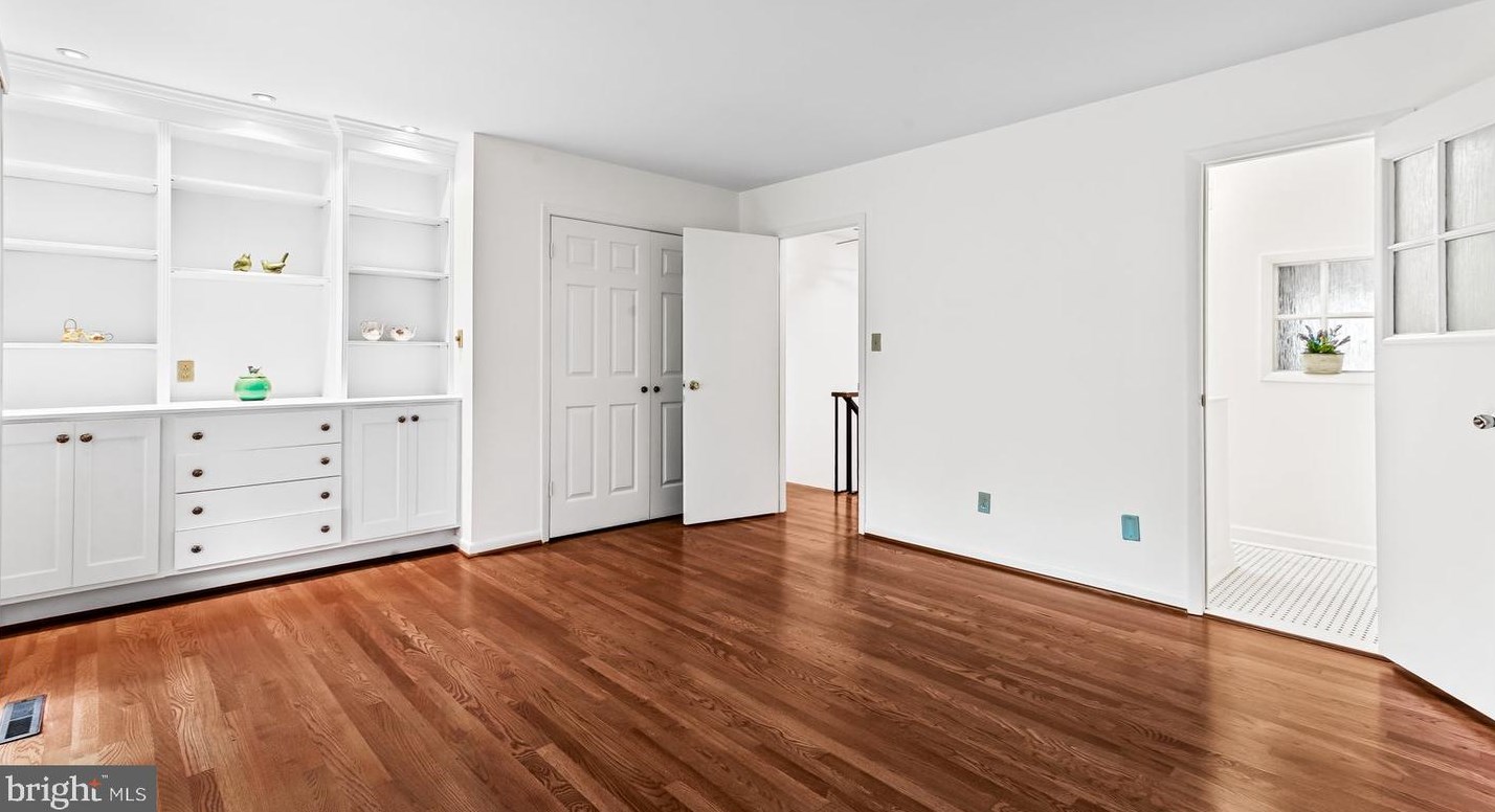 4 Palmer Grn Ct, Baltimore MD 21210-1502 exterior