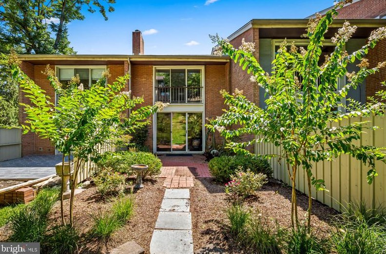 4 Palmer Grn Ct, Baltimore MD 21210-1502 exterior