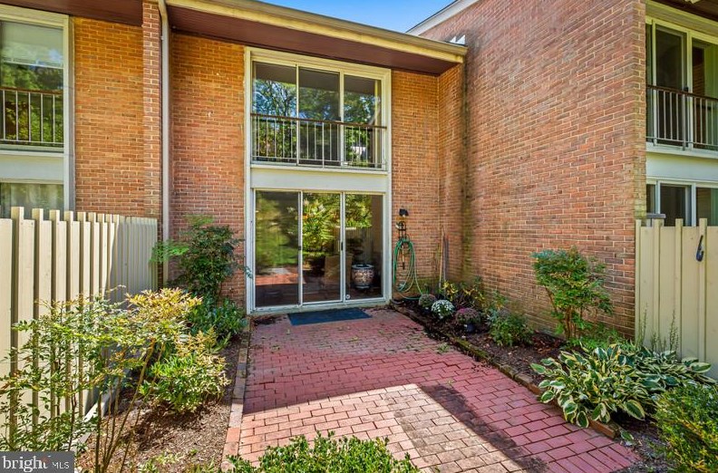 4 Palmer Grn Ct, Baltimore MD 21210-1502 exterior