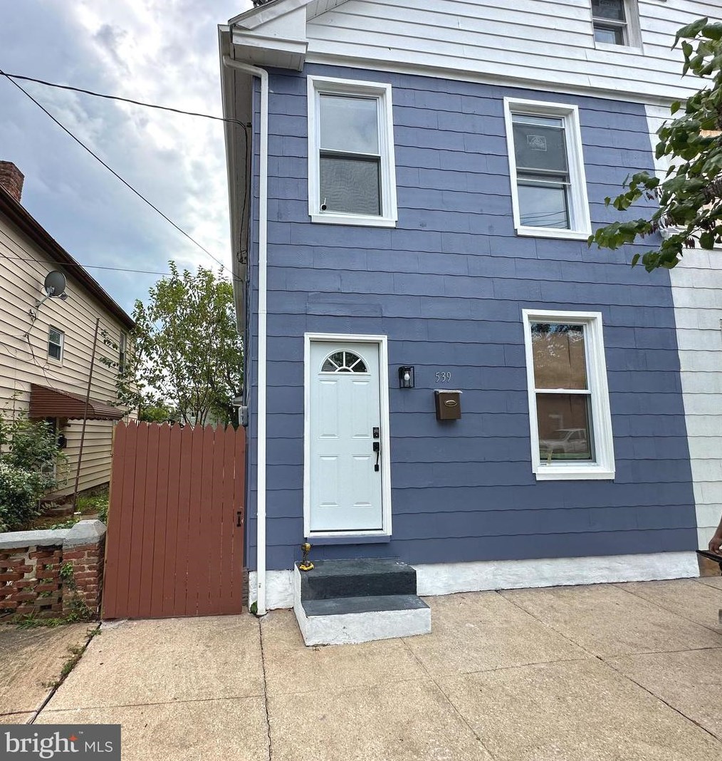 539 Pontiac Ave, Baltimore MD  21225-2002 exterior