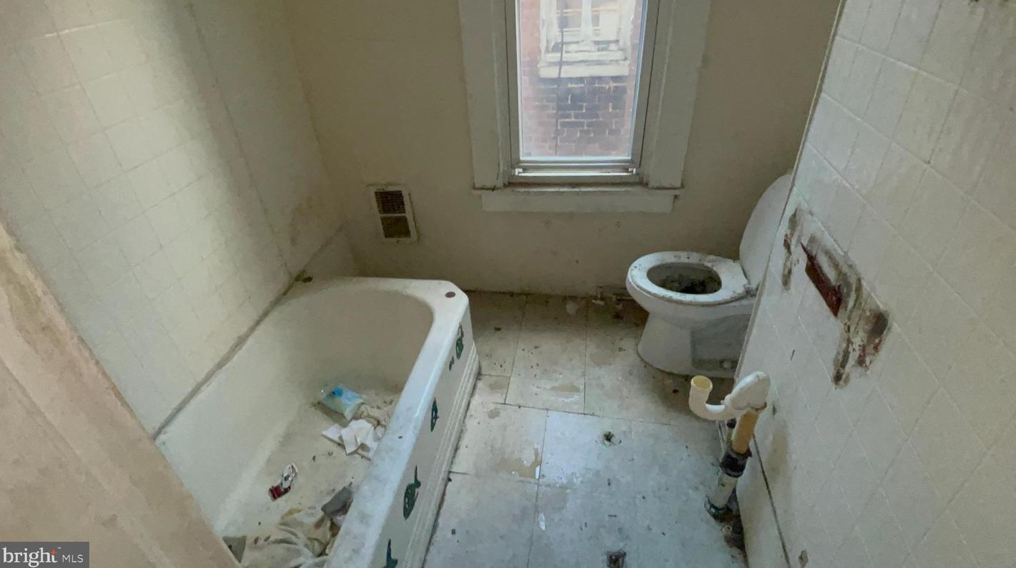 1737 Carey St, Baltimore MD  21217-1715 exterior