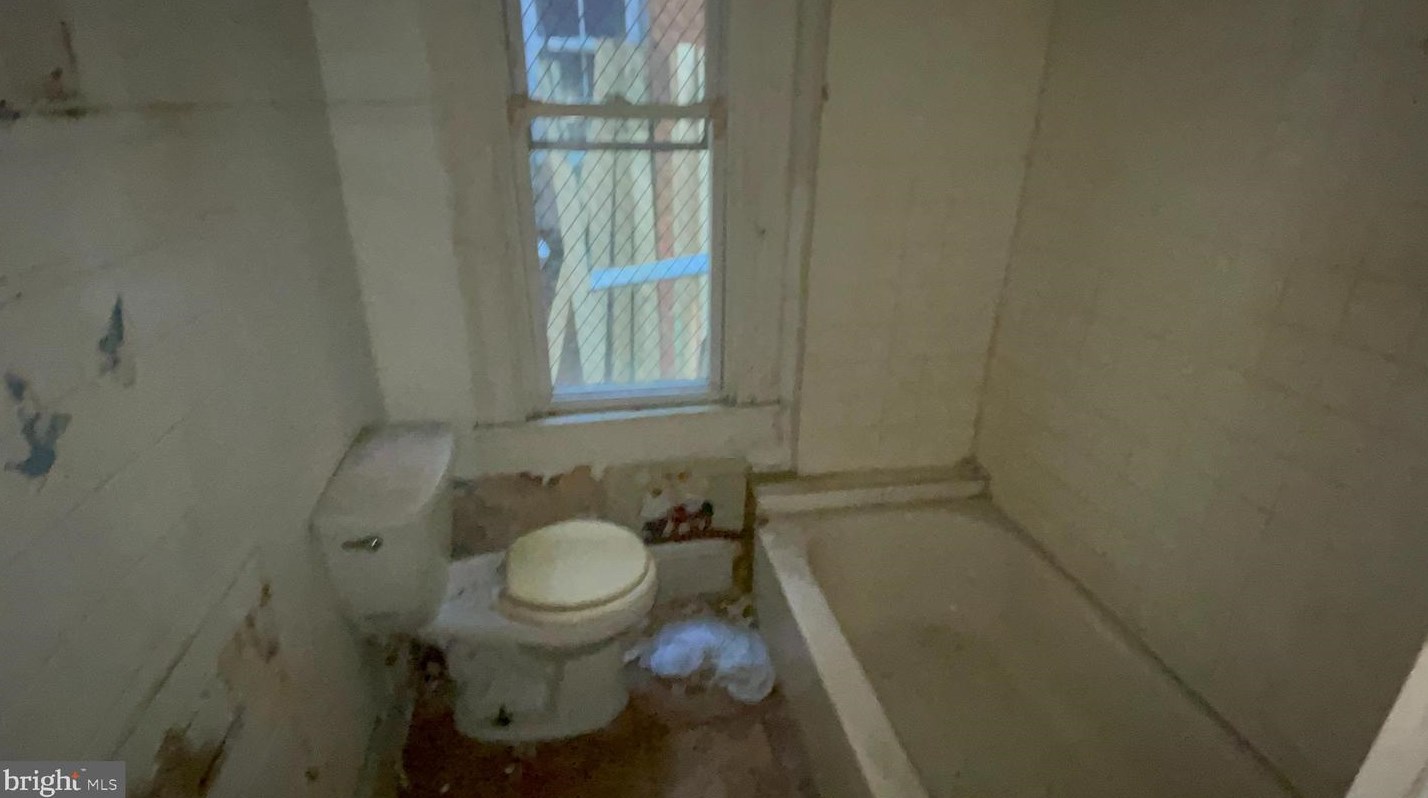 1737 Carey St, Baltimore MD  21217-1715 exterior