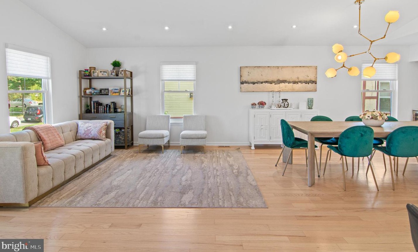 6208 Lincoln Ave, Baltimore, MD 21209-3325