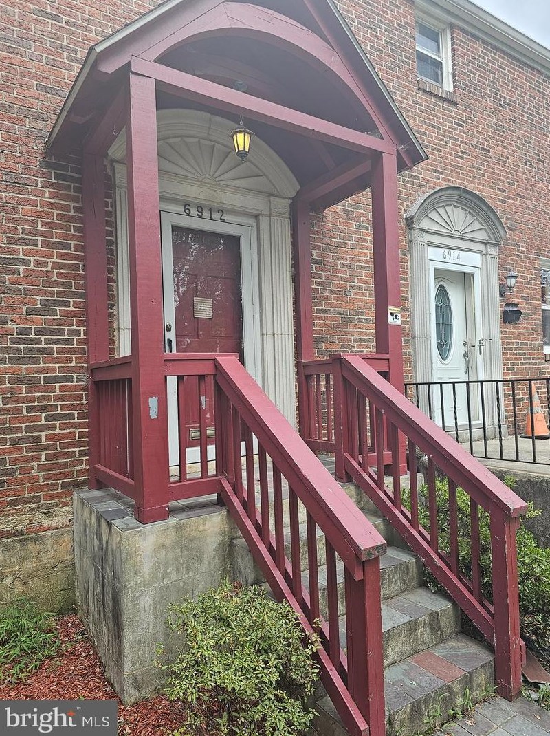 6912 Fieldcrest Rd, Baltimore, MD 21215-1533