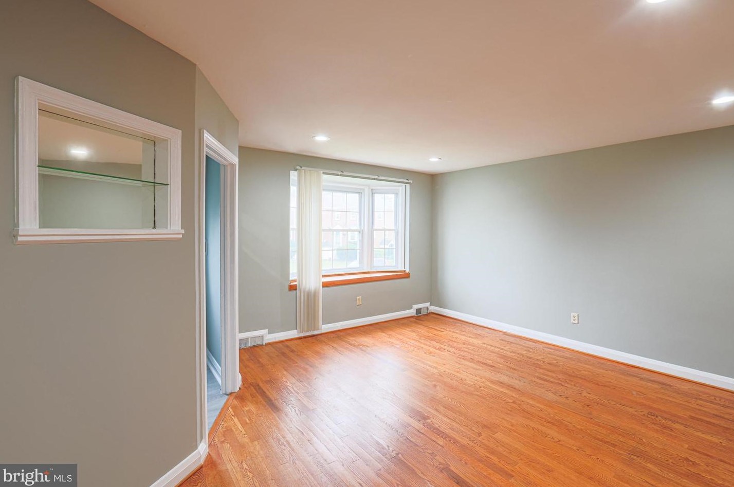 4902 Lindsay Rd, Baltimore MD 21229-1201 exterior