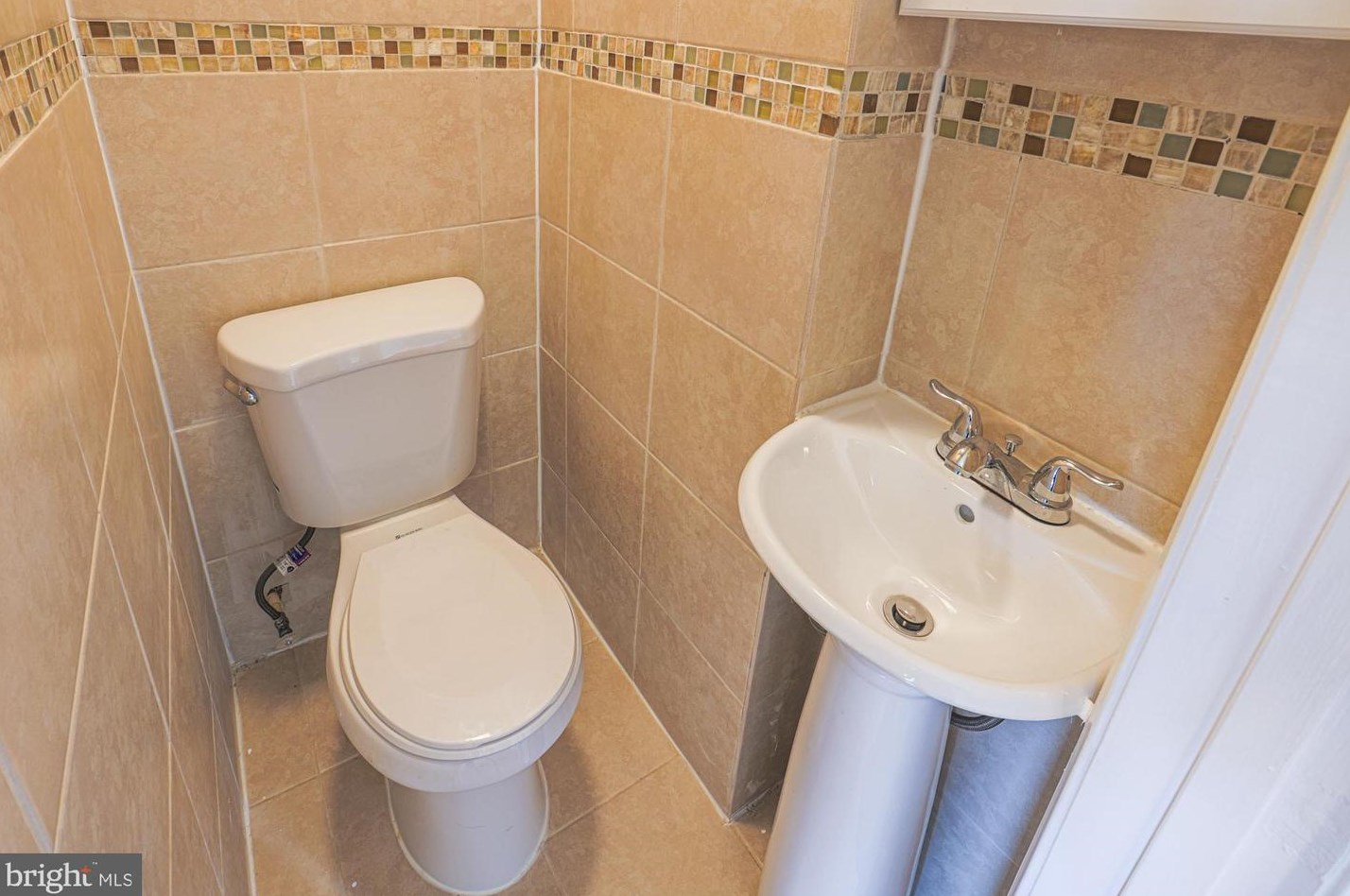 4902 Lindsay Rd, Baltimore MD 21229-1201 exterior