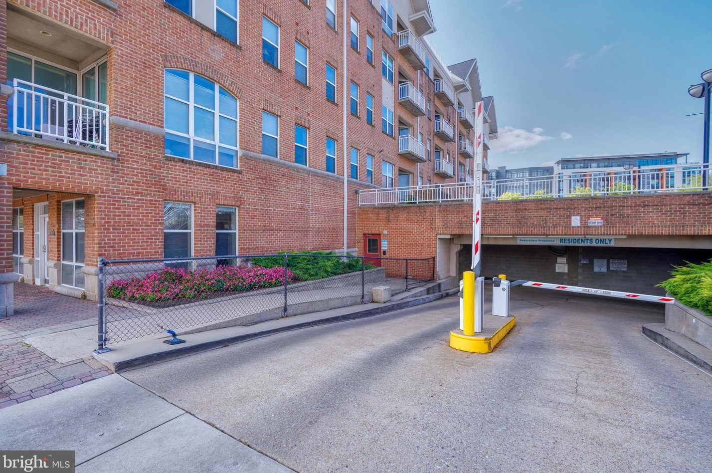 23 Pierside Dr, Baltimore MD  21230-5463 exterior