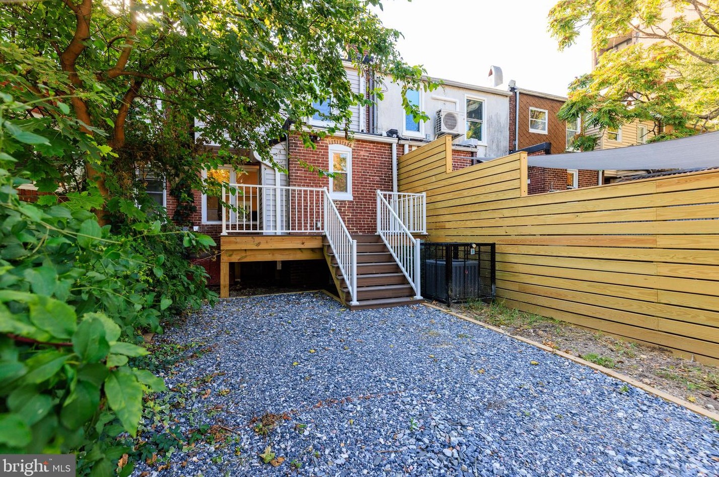 2825 Howard St, Baltimore MD  21218-4002 exterior