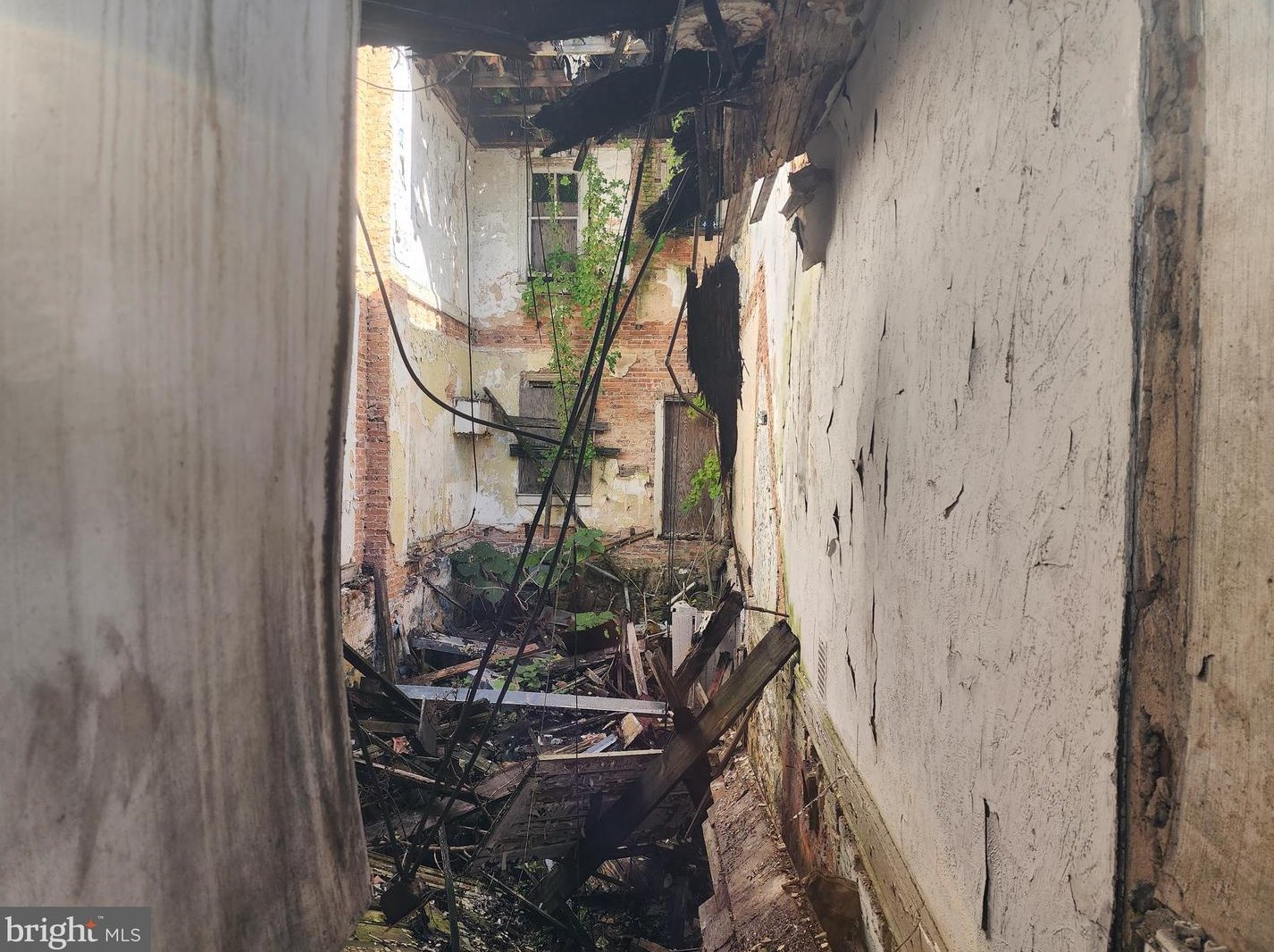 2512 Hollins St, Baltimore, MD 21223-2018