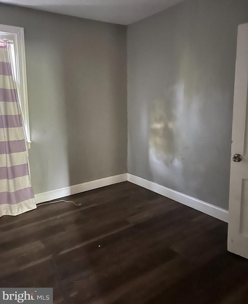 42 Talbott St, Baltimore, MD 21225-1743