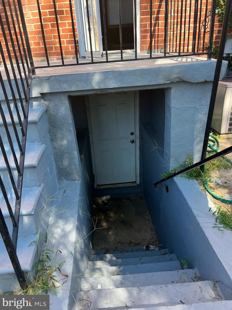 6942 Reisterstown Rd, Baltimore MD  21215-1421 exterior
