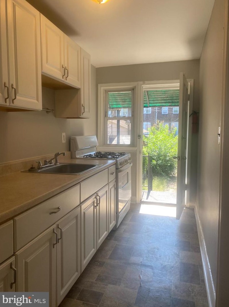 1617 Popland St, Baltimore MD 21226-1215 exterior