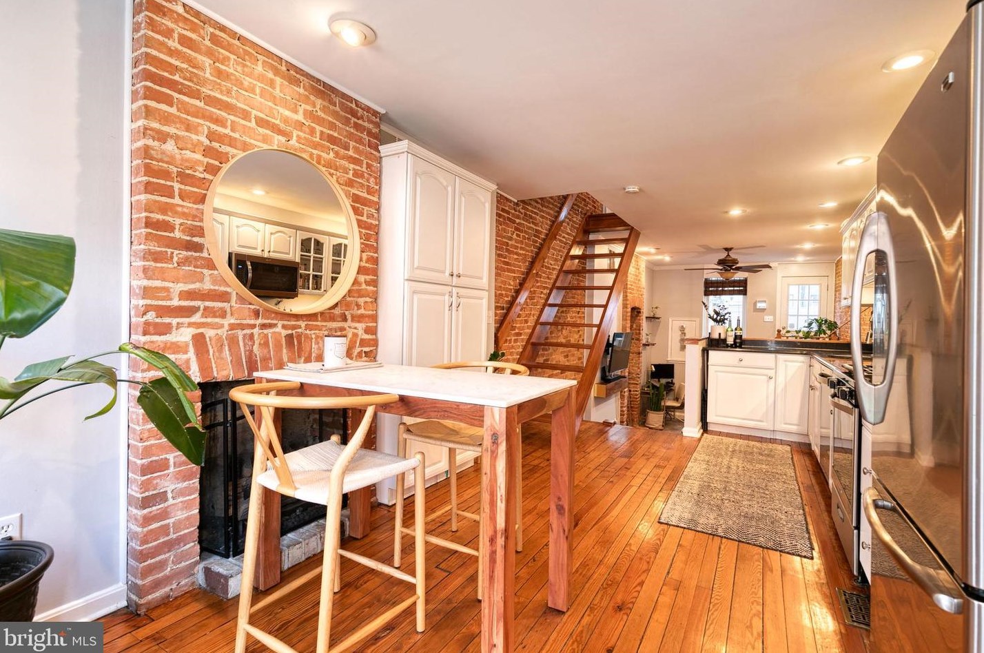 409 Sanders St, Baltimore, MD 21230-4325