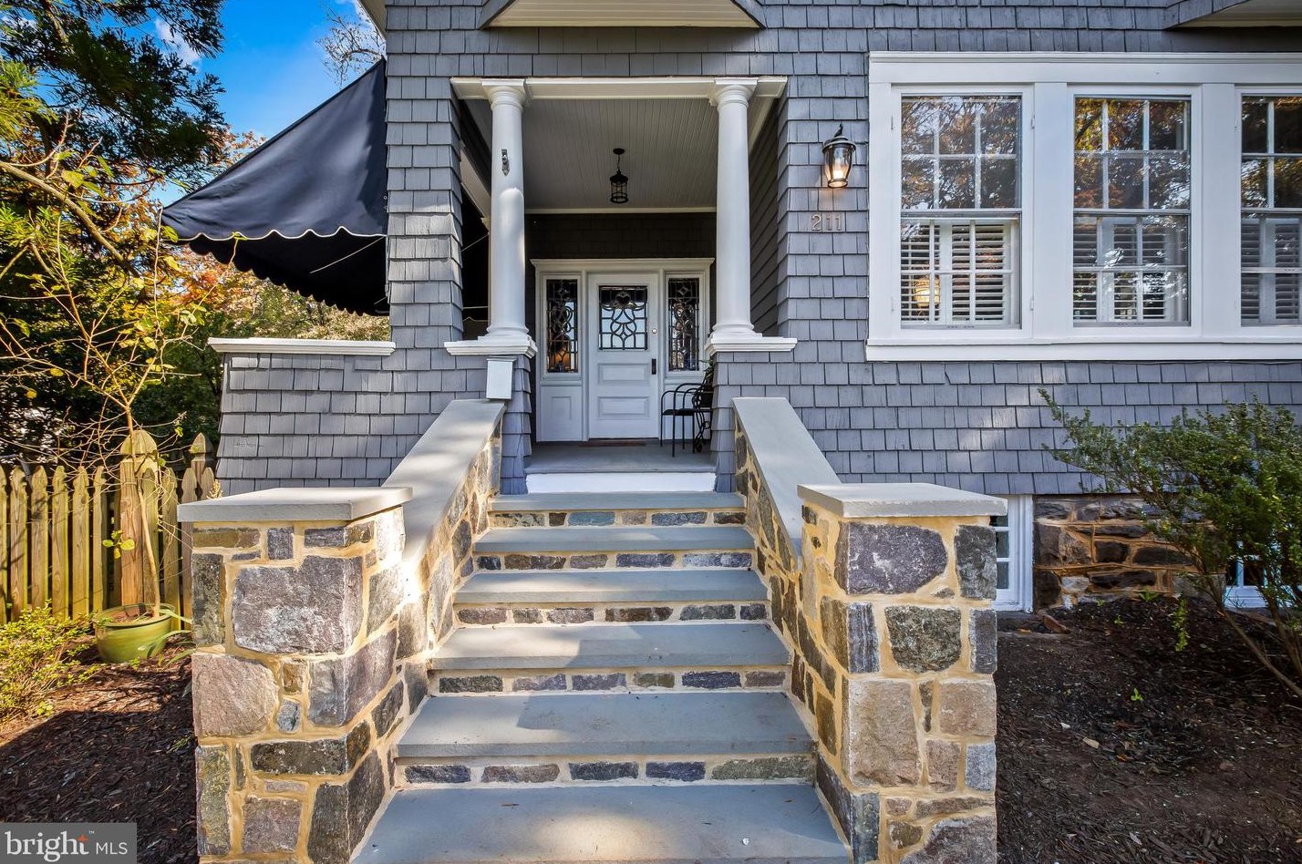 211 Ridgewood Rd, Baltimore, MD 21210-2538